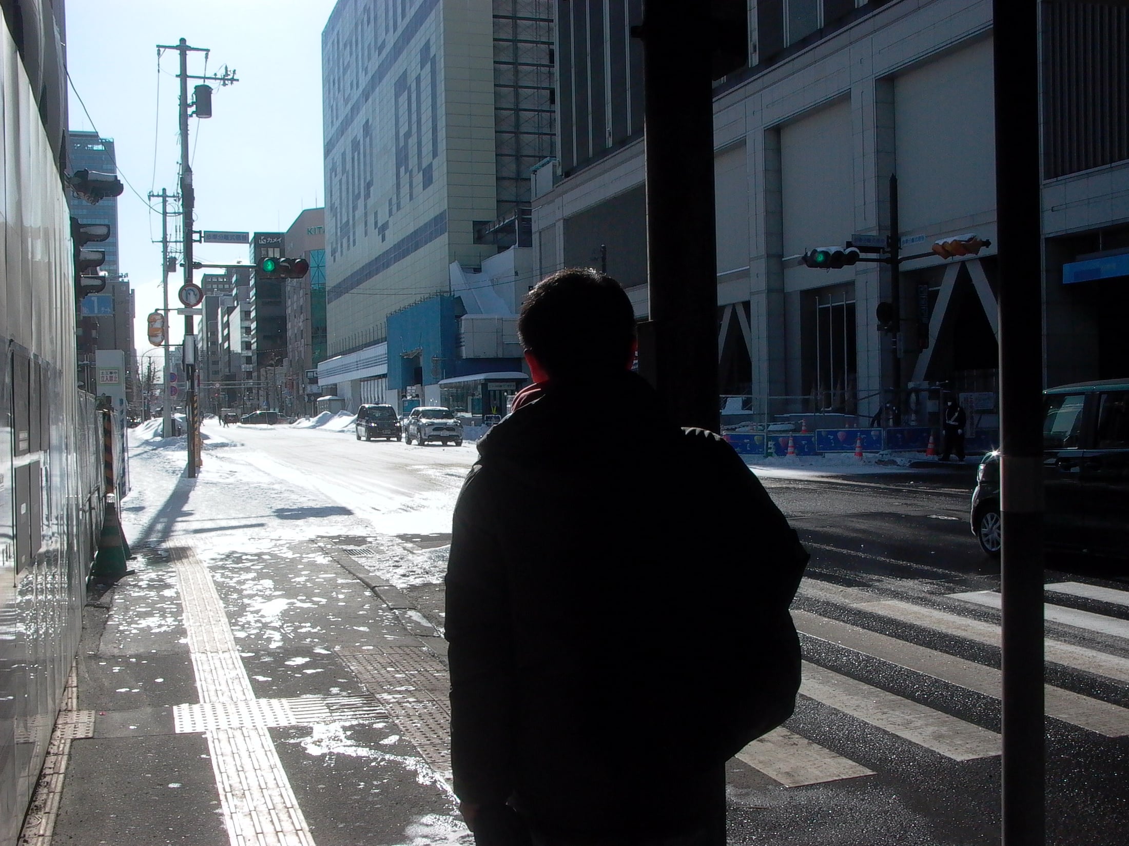 On foot, photograph 06